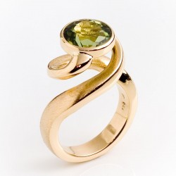  Ring, tornado, 750 gold, tourmaline