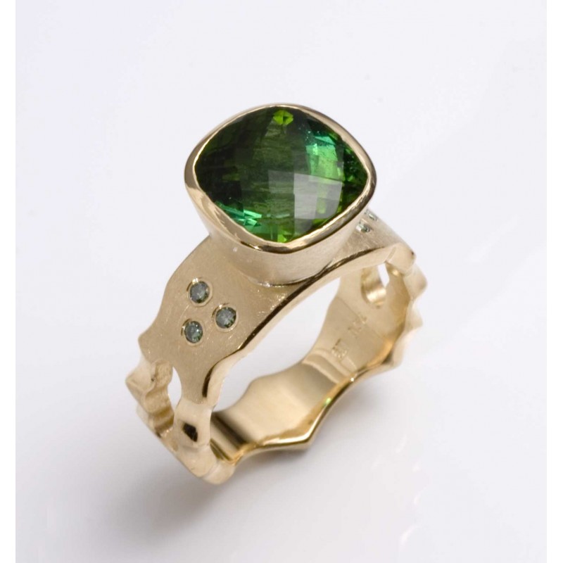 Ring 750 gold, green tourmaline, green diamonds