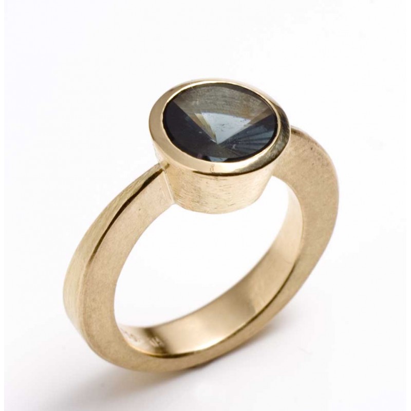 Ring, 750 gold, anthracite tourmaline Ring, 750 gold, anthracite tourmaline