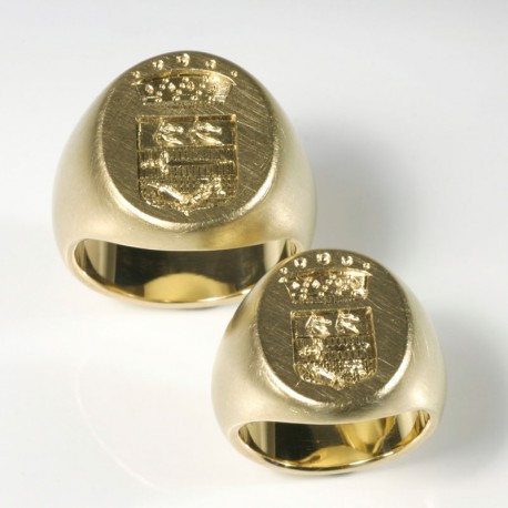  Wedding rings, signet rings with hand engraving, 750 gold