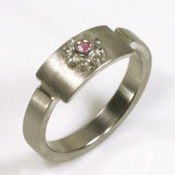 Ring, 950 palladium, pink sapphire