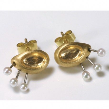 Stud earrings, 750 gold, pearls  Stud earrings, 750 gold, pearls