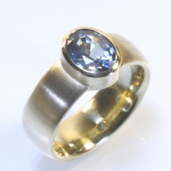  Ring, 750 gold, sapphire