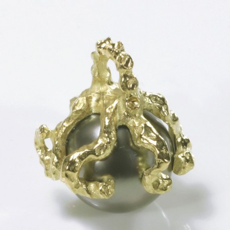  Octopus pendant, 750 gold, Tahiti pearl