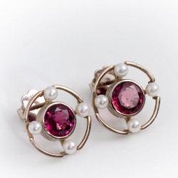  Stud earrings, 750 white gold, rhodoloites, pearls